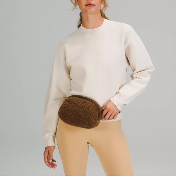 Lululemon Everywhere Belt Bag 1L *Fleece - Picture 3 of 11